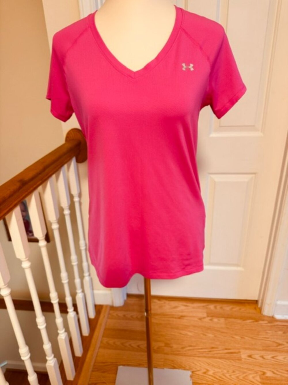 NWOT Under Armour Tech V-Neck Short Sleeve T-Shirt Pink Frenzy Size M